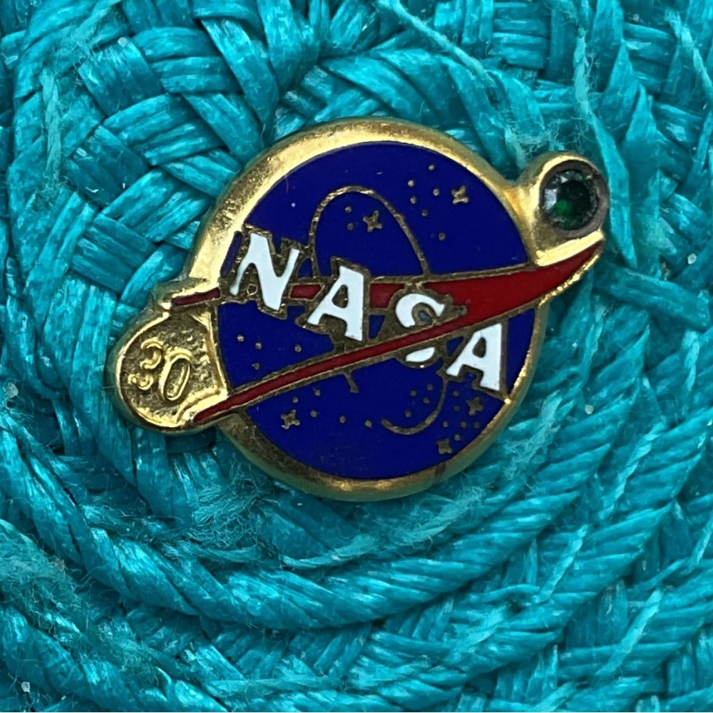 🪐 NASA 30-Year Gold Service Pin with Green Stone 🪐